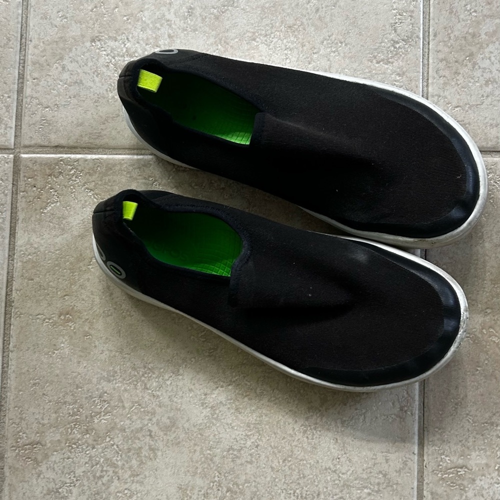 OOFOS Black and Green Kids Water Shoes